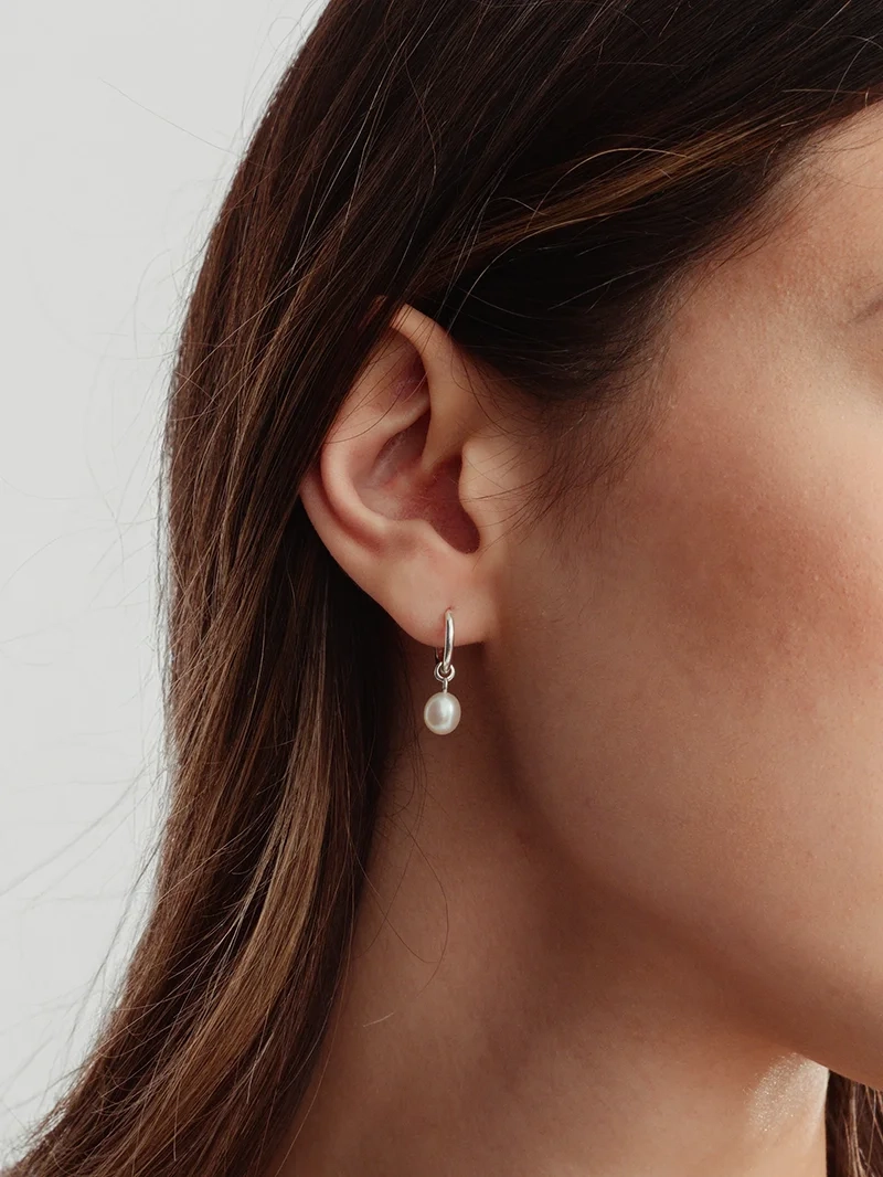 Treasure Pearl Hoops Silver - Syster P - Snabb leverans & Gratis paketinslagning - Nordic Spectra