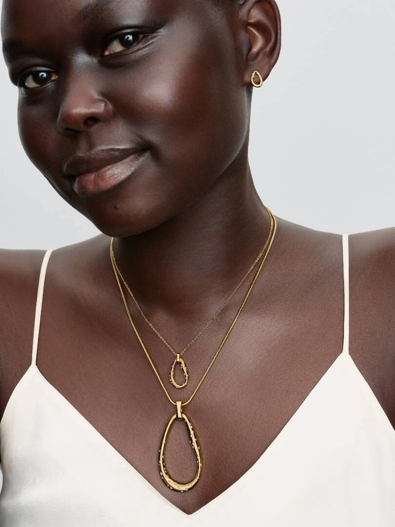 pläterat med 14K guld och ovalt hänge med gnistrande cubic zirconia.