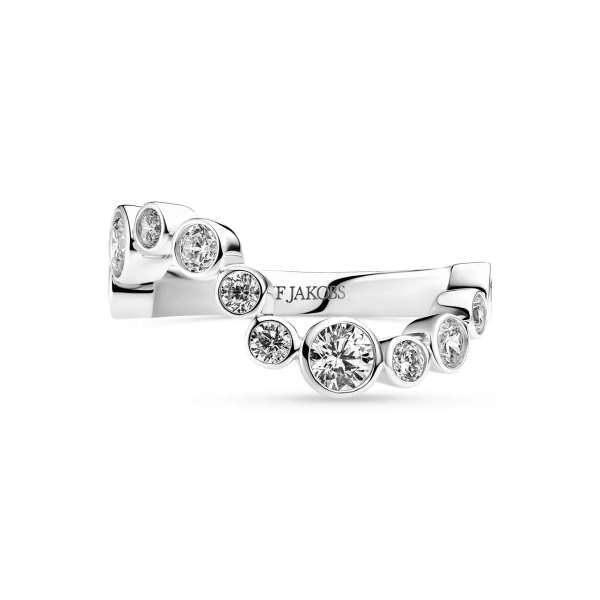 Sardinien Wave Ring i silver med cubic zirconia-stenar i olika storlekar
