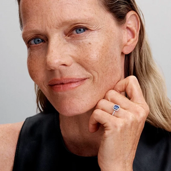 Glittrande Fyrkantig Blå Halo Ring - PANDORA - 1-2 dagar leverans - Gratis paketinslagning