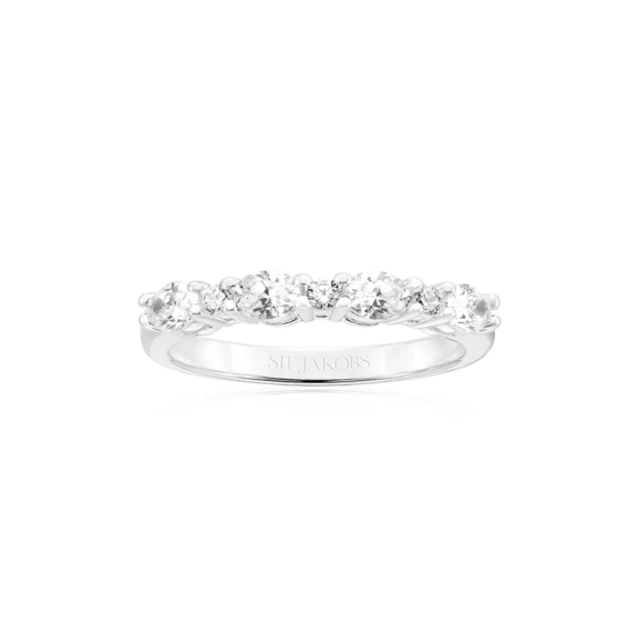 Ellera Ovale Ring i silver med gnistrande cubic zirconia-stenar från Sif Jakobs