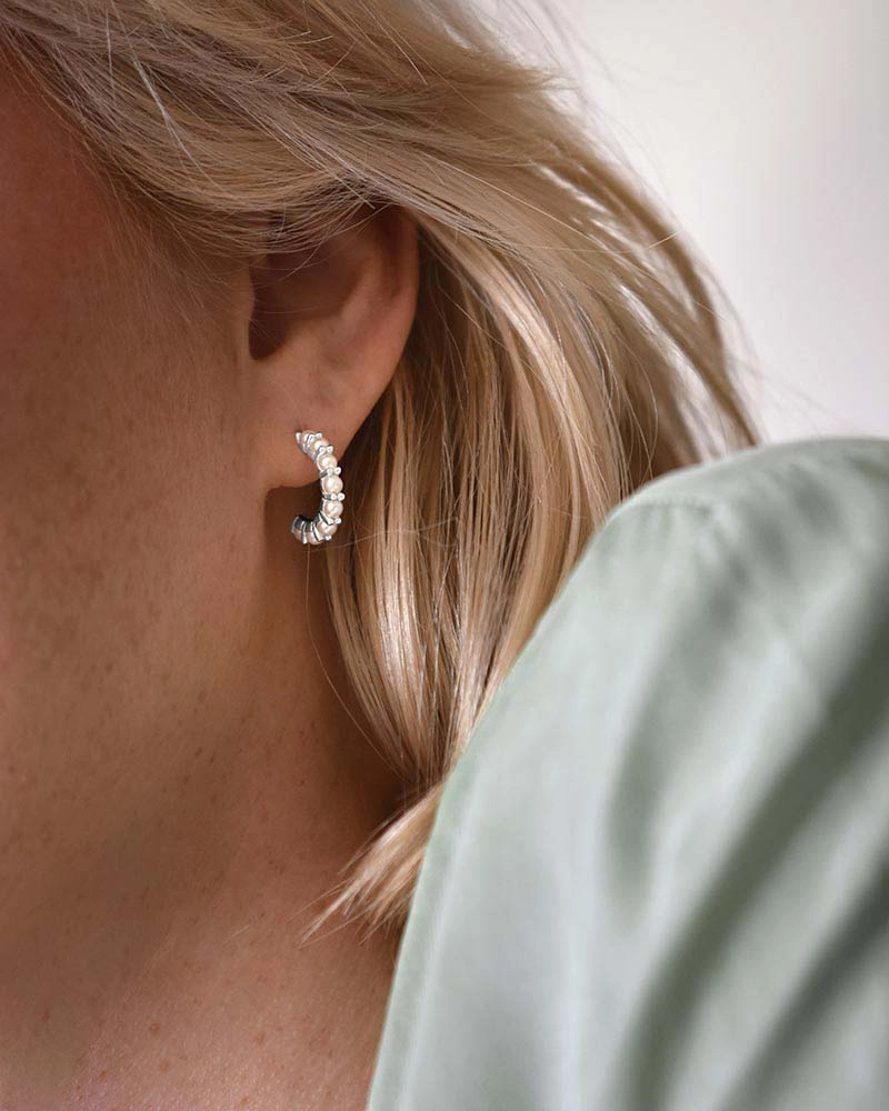 Petite Star Pearl Hoops - Drakenberg Sjölin Örhängen - Snabb frakt & paketinslagning - Nordic Spectra