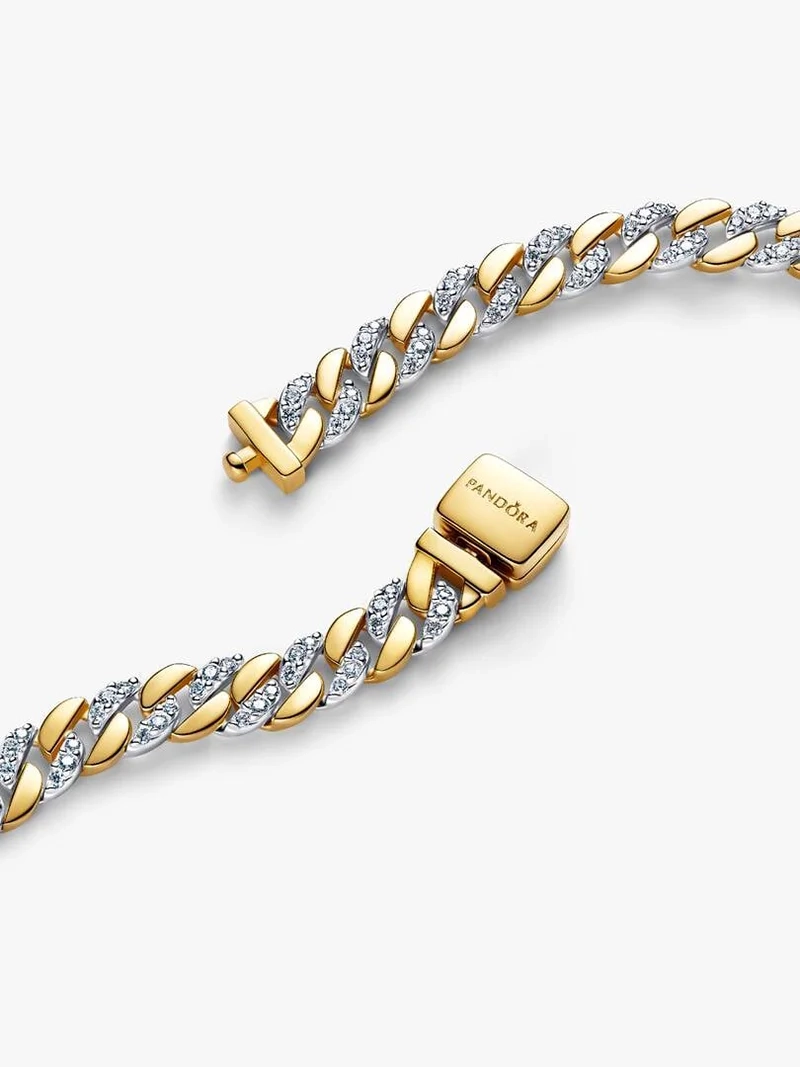 Glittrande Pansarkedja Two-tone Armband från Pandora Timeless kollektionen. Skimrande kubiska zirkoniastenar i sterlingsilver och förgyllt med 14 karat guld. Elegans och lyx i varje detalj.
