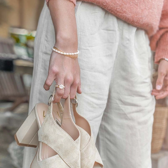 ALICE Ring Guld - Astrid & Agnes - Snabb frakt & paketinslagning - Nordicspectra.se