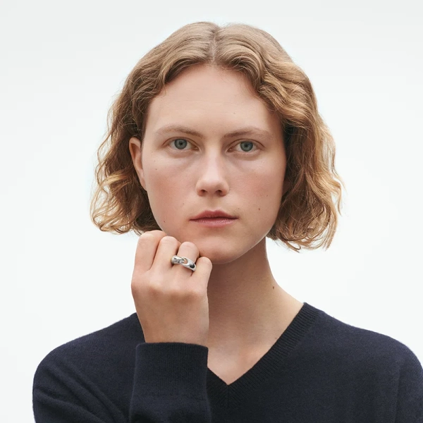 AW25_ECOM_ON-MODEL_REFLECT_LARGE_LINK_RING_20001092