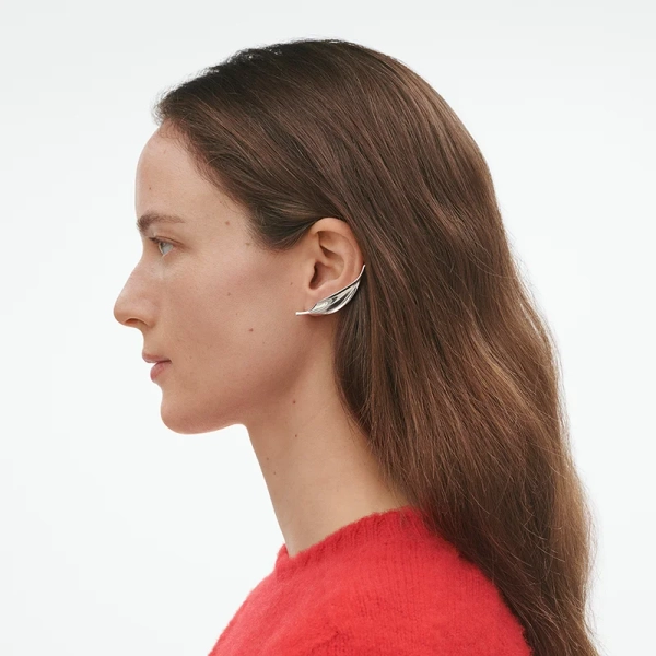 SS25_ECOM_ON-MODEL_VIVIANNA_EARRING_20001650_2