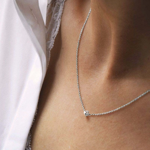 Le Knot Drop Necklace - Drakenberg/Sjölin - Suuri valikoima & ilmainen lahjapaketointi - Nordicspectra.fi