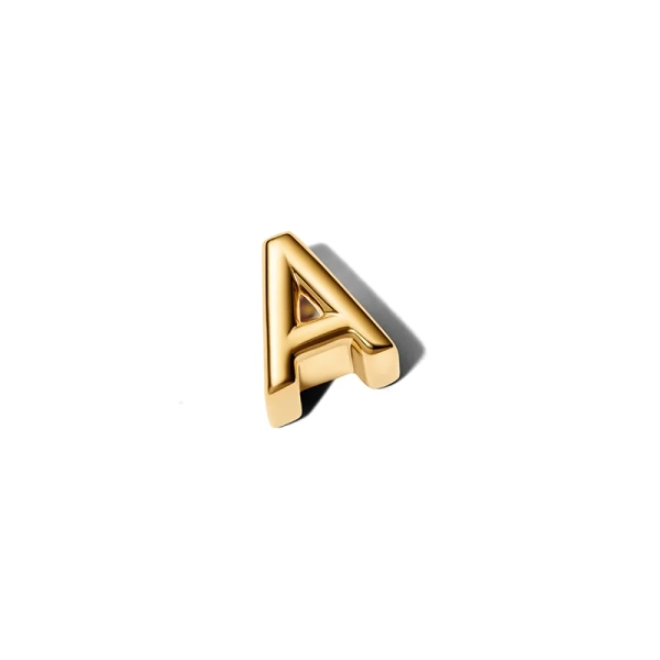 Elegant bokstavssmycke i 14 karat guldpläterad metall från Pandora Moments. Skapa en stilfull aura med detta Pandora A berlock och uttryck din individualitet på ett diskret och sofistikerat sätt.