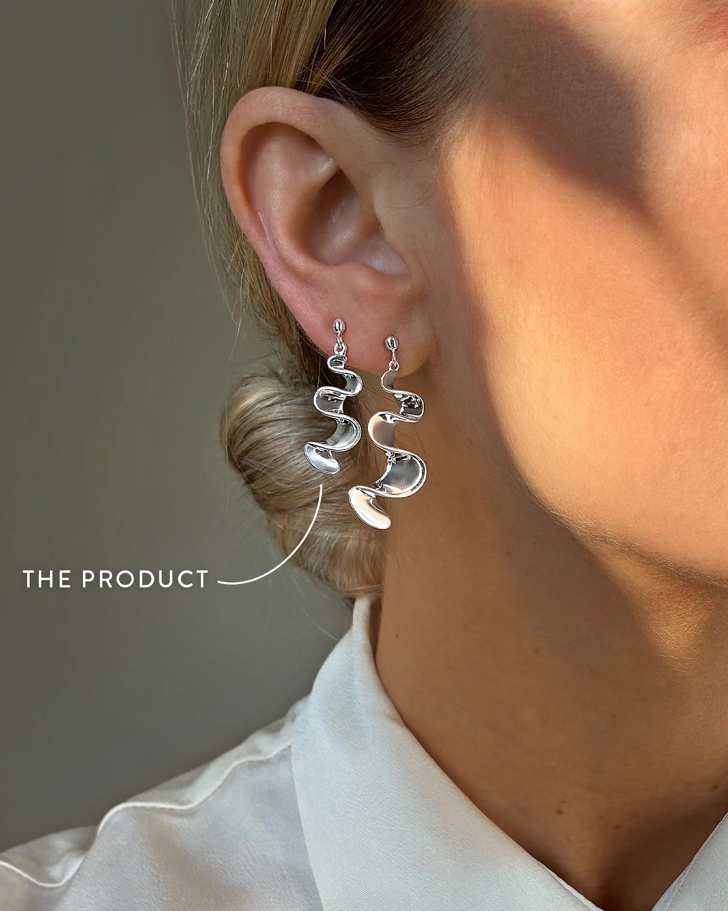 Water Flow Small Earrings från Drakenberg Sjölin