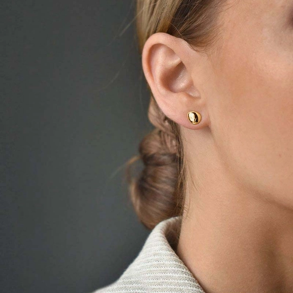 Stardust Drop Studs Polished Gold - Drakenberg Sjölin Örhängen - Snabb frakt & paketinslagning - Nordicspectra.se