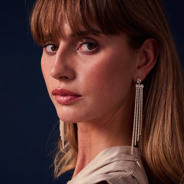 elegantit ja pitkät kimaltelevalla Cubic Zirkonialla