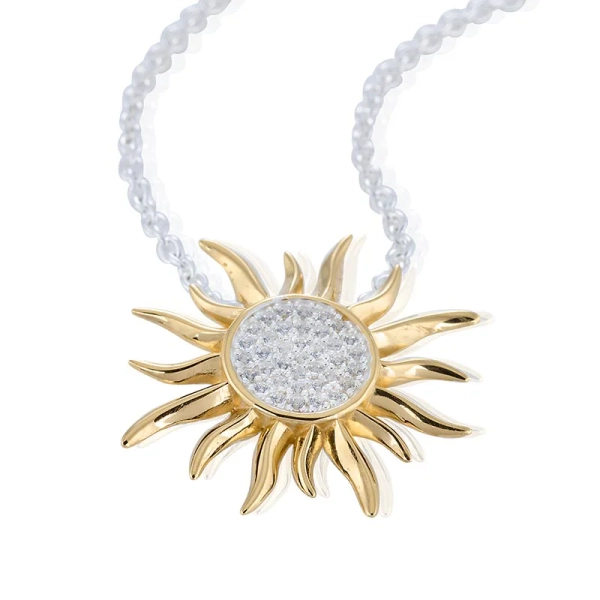 Power of The Sun Halsband från Carolina Gynning i silver och 24K guldpläterat silver med cubic zirconia-stenar som glittrar som solen.