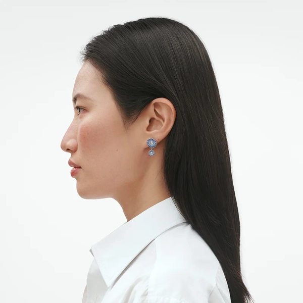 SS25_ECOM_ON-MODEL_DAISY_DOUBLE_EARRING_20001740