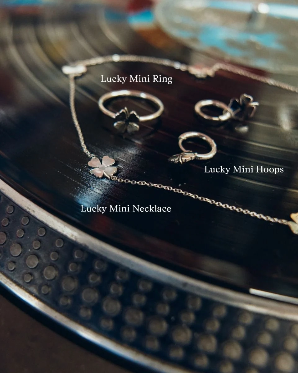 hängande på en tunn kedja från Edblad.