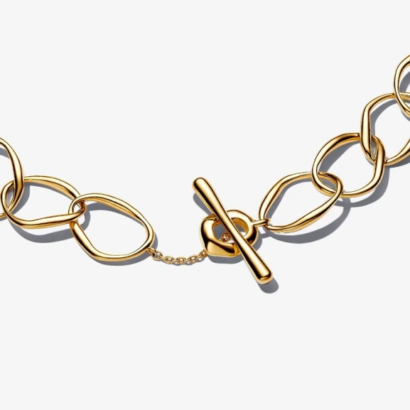 Organiskt Format Halsband Guld från Pandora Essence - Elegans och charm i 14 karat guld med förtrollande länkar och stilrent T-lås.