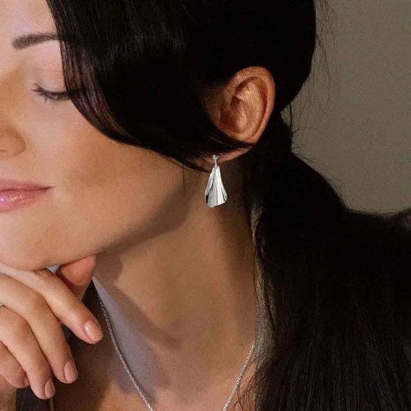 Gardenia Small Earrings - Drakenberg Sjölin Örhängen - Snabb frakt & paketinslagning - Nordicspectra.se