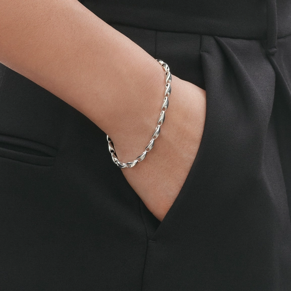 GJ_SS25_ECOM_SHOOT_REFLECT_BRACELET_20001097_Close-up