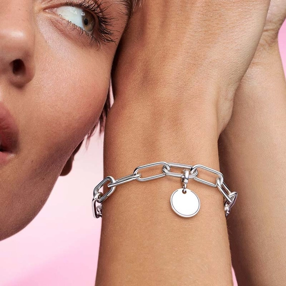 Pandora Me Engravable Medallion Riipus - PANDORA - Suuri valikoima & ilmainen lahjapaketointi - Nordicspectra.fi