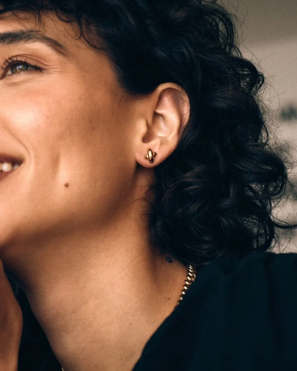 eleganta 14K guldpläterade örhängen från Edblad med stilren