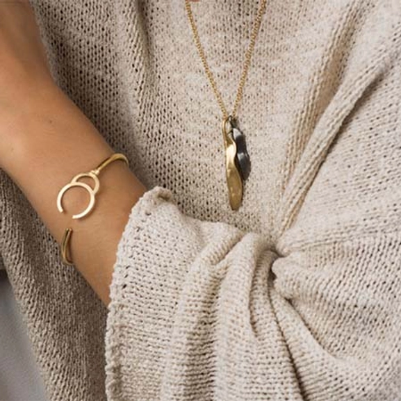 Feather Long Necklace Gold -CU Jewellery - Snabb frakt & paketinslagning - Nordicspectra.se