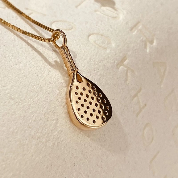 Padel Necklace Gold - Emma Israelsson - Suuri valikoima & ilmainen lahjapaketointi - Nordicspectra.fi