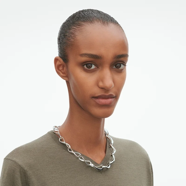 AW25_ECOM_ON-MODEL_INFINITY_NECKLACE_3532802