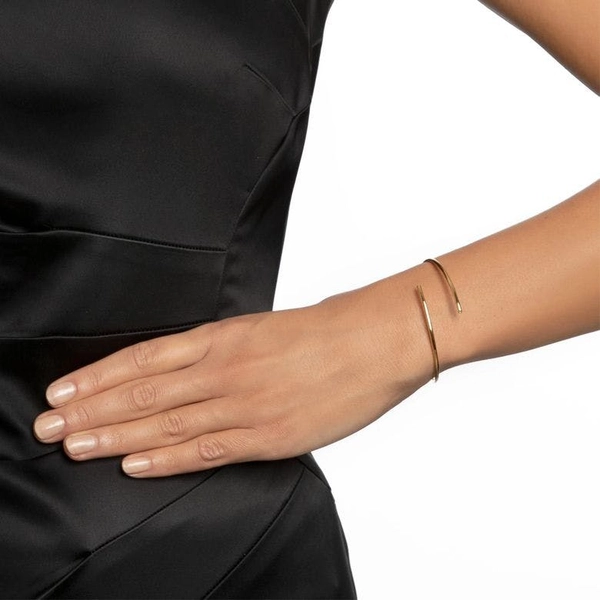Hug Cuff - Efva Attling - Suuri valikoima & ilmainen lahjapaketointi - Nordicspectra.fi