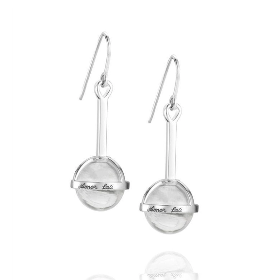 Amor Fati Globe Earrings - Crystal Quartz - Efva Attling - Suuri valikoima & ilmainen lahjapaketointi - Nordicspectra.fi