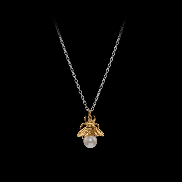 Bumblebee Pearl Necklace Gold - Maria Nilsdotter - Schmuck im skandinavischen Design - Nordic Spectra