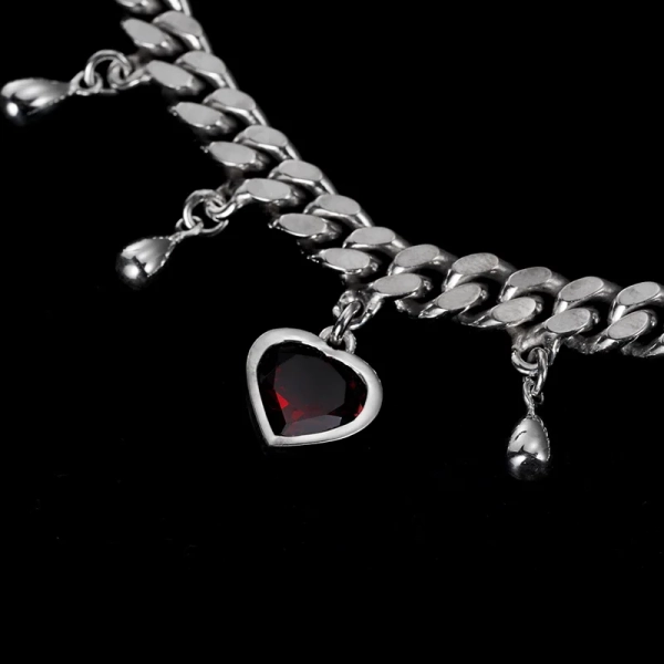 Drop of Heart Necklace Red Garnet - Maria Nilsdotter - 1-2 dagars leverans - Nordic Spectra