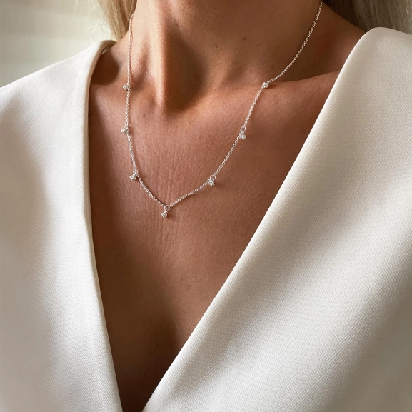 New Bud Drop Full Necklace i silver med blomknoppsberlocker