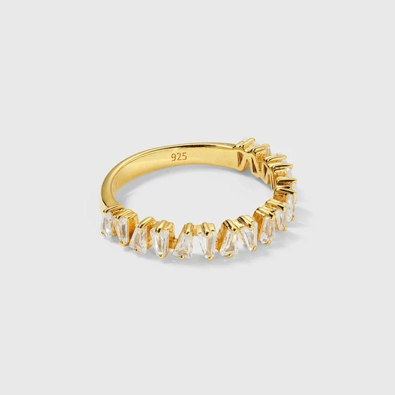 Iggy Ring Gold i glänsande guld med minimalistisk design