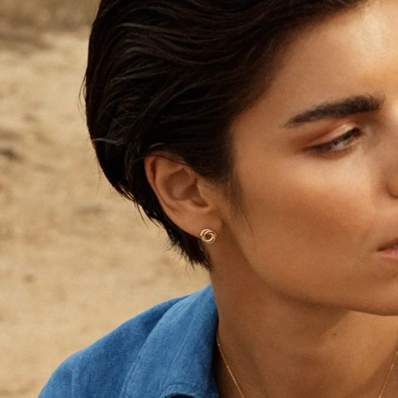 Sunset Orbit Studs Gold - Edblad - Snabb frakt & paketinslagning - Nordic Spectra