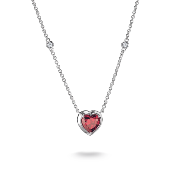 Rött Hjärta Elyndra Halsband från Thomas Sabo med hjärtformat hänge i röd zirkonia och silverkedja med vita stenar.