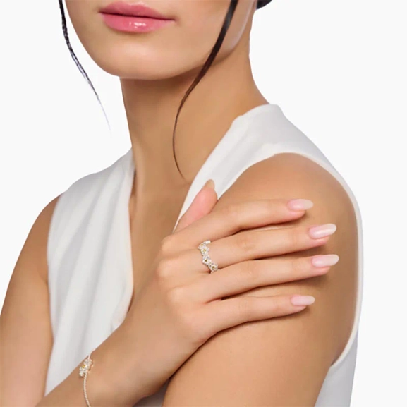 vita och gula zirkoniastenar