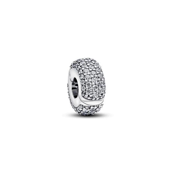 Eleganter Clip-Charm mit Pavé-Steinen von Pandora aus Sterlingsilber für extra Glamour und selbstbewussten Stil an Ihrem Armband oder Ihrer Halskette. Lassen Sie Ihren persönlichen Stil jeden Tag erstrahlen.