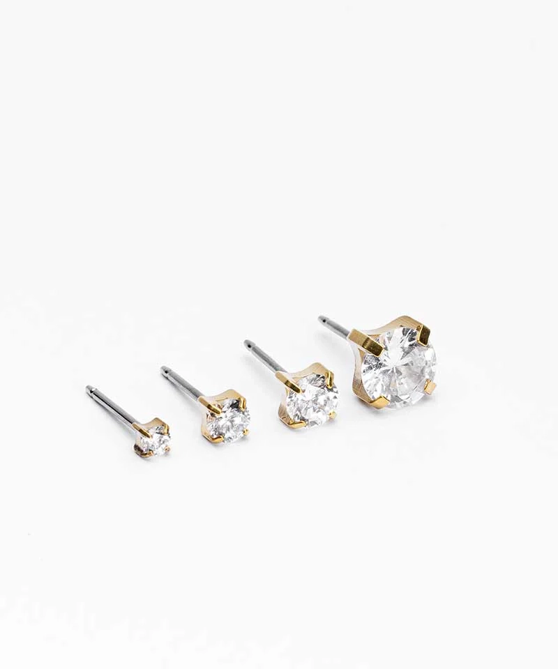 Blomdahl GT Tiffany 5 mm örhängen i medicinsk titan med klar cubic zirconia och kantig infattning