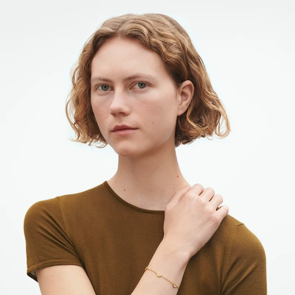 AW25_ECOM_ON-MODEL_DAISY_BRACELET_2025_20001724