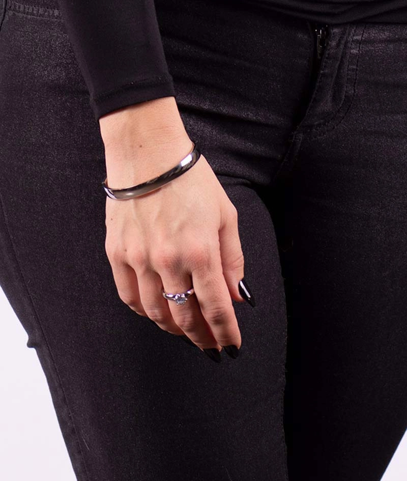 KAJSA Armring Stål - Astrid & Agnes - Snabb frakt & paketinslagning - Nordicspectra.se