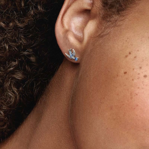 Sparkling Swallow Stud Earrings - PANDORA - Suuri valikoima & ilmainen lahjapaketointi - Nordicspectra.fi