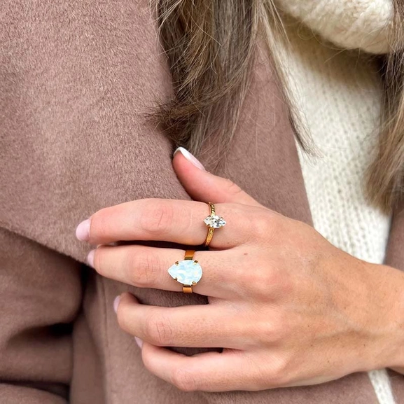 Petite Navette Ring Gold Crystal - Caroline Svedbom - Snabb frakt & paketinslagning - Nordicspectra.se