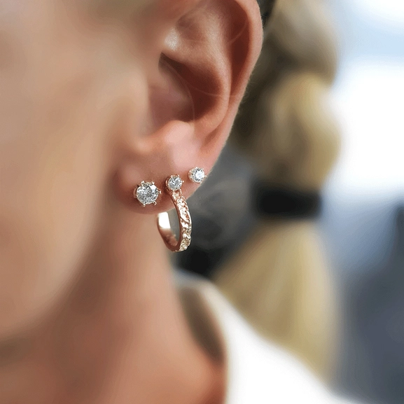 Princess Ear Pin 4 mm Gold - Emma Israelsson - Suuri valikoima & ilmainen lahjapaketointi - Nordicspectra.fi