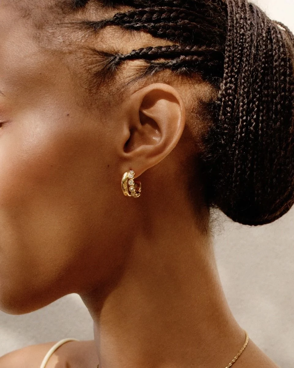 en med gnistrande stenar och en slät