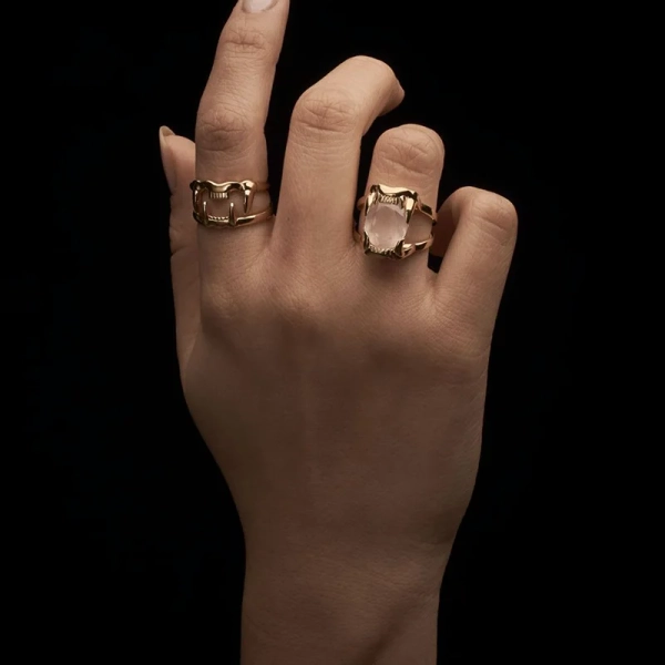 Jaw Stone Ring Rose Quartz Gold - Maria Nilsdotter - 1-2 dagars leverans - Nordic Spectra