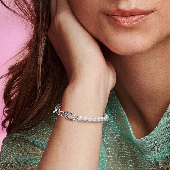 PANDORA ME Armband med Odlade Sötvattenspärlor - PANDORA - Snabb frakt & paketinslagning - Nordicspectra.se