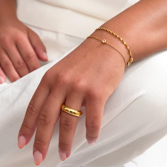 Minimalistica Solo Nova Bracelet Gold - Syster P - Snabb leverans & Gratis paketinslagning - Nordic Spectra