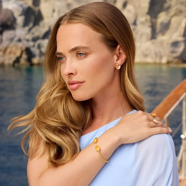 Guldpläterat armband med två droppformade Swarovski-kristaller