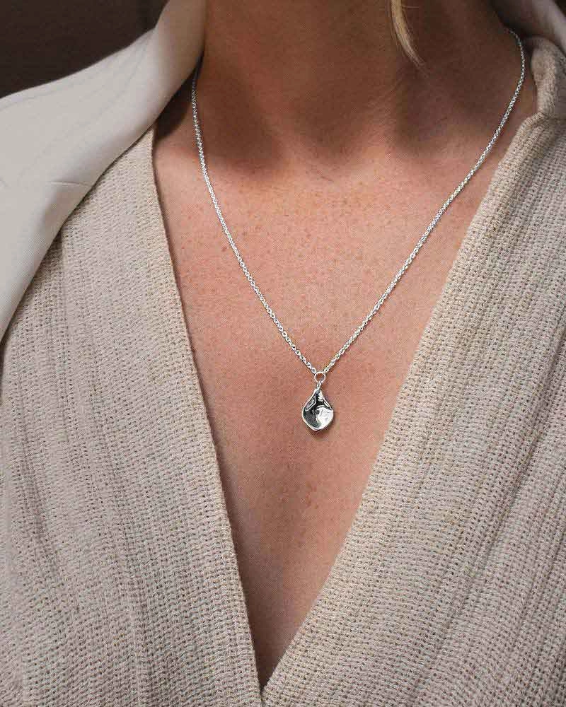 Gaias Grace Single Necklace - Drakenberg Sjölin Halsband - Snabb frakt & paketinslagning - Nordicspectra.se