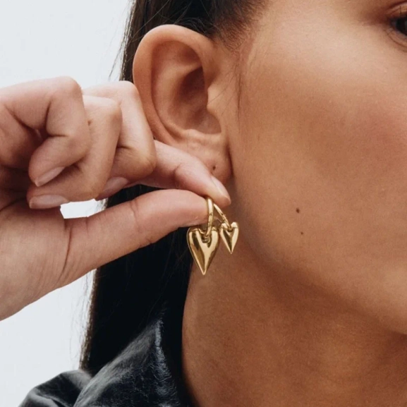 Amore Hoops L Gold örhängen i 14K guldpläterat stål med avtagbart element