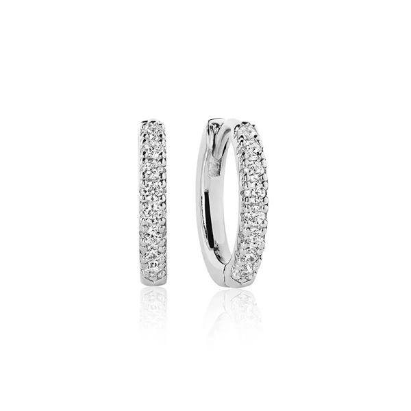 Ellera Medio Örhängen i silver med gnistrande Cubic Zirconia-stenar från Sif Jakobs Ellera-kollektion.